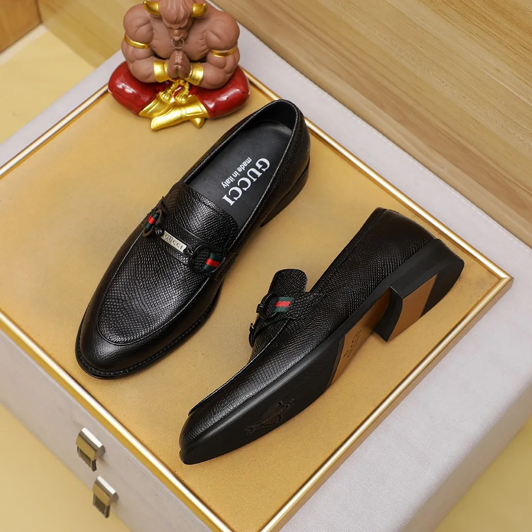 Men's men's shoes 💰400 🆘【GUCCI】Gucci ·🐑里· Hot-selling beanie shoes, top brand luxury, top quality, latest fashion beanie shoes.. The upper is made of original first-layer cowhide. (🐑leather·inner). The original stylish and stylish soft rubber wear-resistant and non-slip outsole is light and comfortable on the foot, available in black! Matching code: 39/45 (38.46. Can be customized)